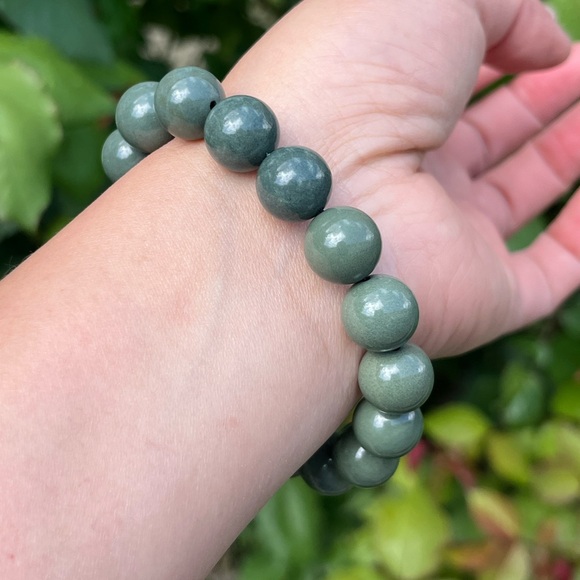 12mm stretchable green Alashan bracelet - Picture 1 of 8